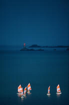 Mercredi à Perros © Philip Plisson / Plisson La Trinité / AA00007 - Photo Galleries - Buoys and beacons