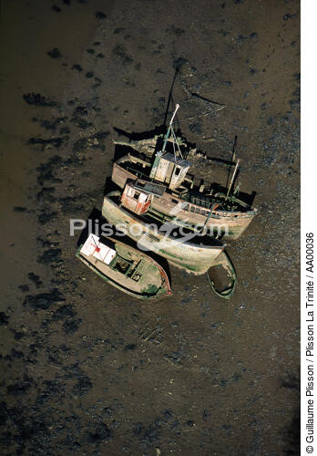 Epaves de bateaux vues de haut. - © Guillaume Plisson / Plisson La Trinité / AA00036 - Nos reportages photos - Epave