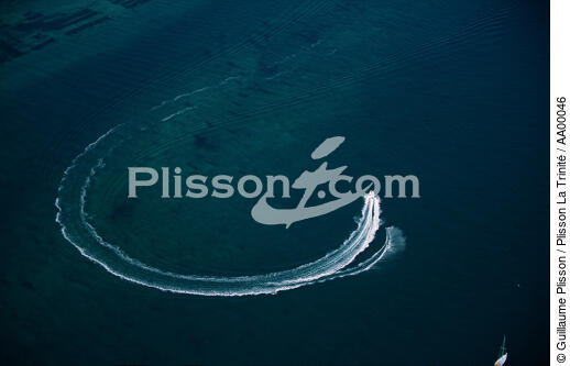 Ski nautique dans la Baie de Quiberon. - © Guillaume Plisson / Plisson La Trinité / AA00046 - Nos reportages photos - Ski nautique