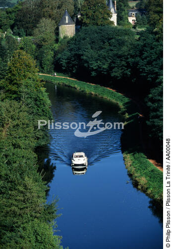 Tourisme fluvial en Ile et Vilaine, 35. - © Philip Plisson / Plisson La Trinité / AA00048 - Nos reportages photos - Ille & Vilaine