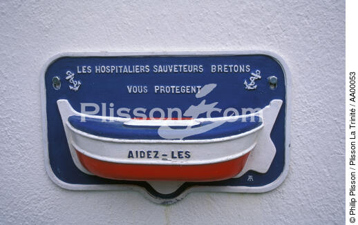 Tirelire pour les hospitaliers sauveteurs à la Trinité sur mer (Morbihan, 56) - © Philip Plisson / Plisson La Trinité / AA00053 - Photo Galleries - Maritime activity