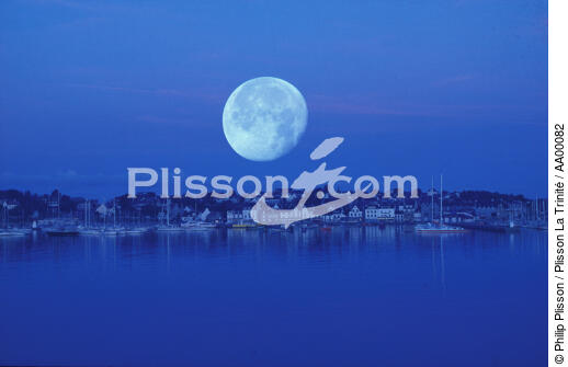 Pleine lune au dessus de la Trinité-sur-Mer - © Philip Plisson / Plisson La Trinité / AA00082 - Photo Galleries - Star