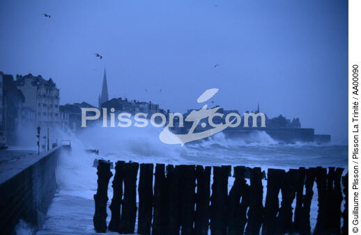 Tempête à Saint-Malo - © Guillaume Plisson / Plisson La Trinité / AA00090 - Photo Galleries - Rough weather