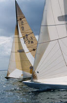Deux 6MJI bord à bord. © Philip Plisson / Plisson La Trinité / AA00190 - Nos reportages photos - Vertical