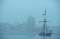 Le Renard aux abords de Saint-Malo. © Philip Plisson / Plisson La Trinité / AA00230 - Photo Galleries - Boat
