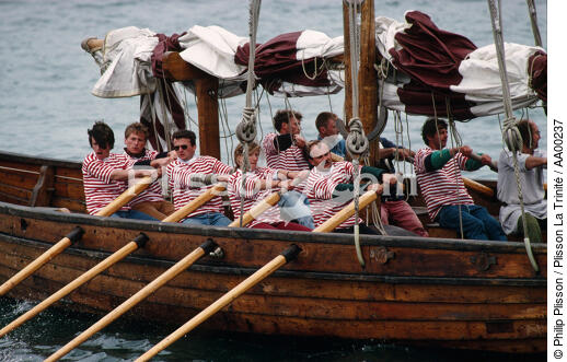 Equipage d'un voilier pendant Brest 92. - © Philip Plisson / Plisson La Trinité / AA00237 - Photo Galleries - Boat