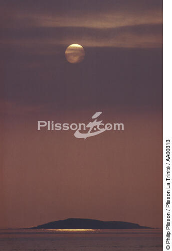 Meaban à la tombée du jour. - © Philip Plisson / Plisson La Trinité / AA00313 - Photo Galleries - Environment