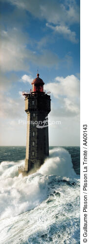 Le phare de la Jument dans le Fromveur. - © Guillaume Plisson / Plisson La Trinité / AA00143 - Photo Galleries - Maritime Signals