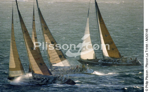 Voiliers bord à bord lors de la Fastnet . - © Philip Plisson / Plisson La Trinité / AA00148 - Nos reportages photos - Monocoque