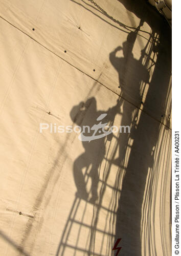 Ombres des gabiers dans les voiles du Belem - © Guillaume Plisson / Plisson La Trinité / AA00231 - Nos reportages photos - Bateau