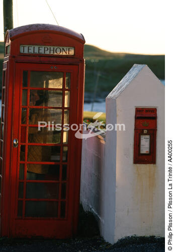 Cabine téléphonique à Rinns of Islay (Ecosse). - © Philip Plisson / Plisson La Trinité / AA00255 - Nos reportages photos - Emblème