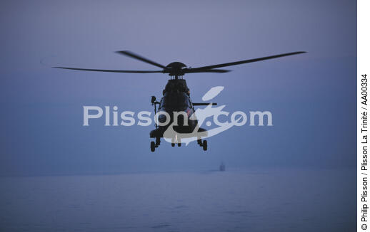 Hélicoptère militaire en Patagonie. - © Philip Plisson / Plisson La Trinité / AA00334 - Photo Galleries - The Navy