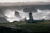 Le phare des Poulains (Belle-île) un jour de tempête. © Philip Plisson / Plisson La Trinité / AA00355 - Nos reportages photos - Bretagne