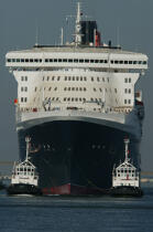 1 ère sortie, mi septembre 2003, pour le Queen Mary II © Philip Plisson / Plisson La Trinité / AA00356 - Nos reportages photos - Activité maritime