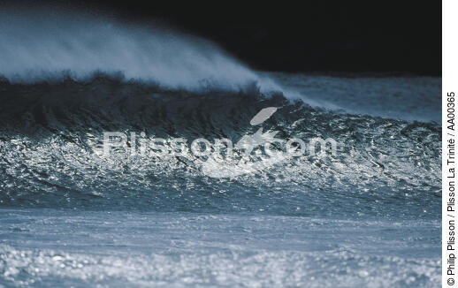 Une vague se cassant (Irlande). - © Philip Plisson / Plisson La Trinité / AA00365 - Nos reportages photos - Reflet