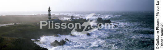 Le phare de Créac'h. - © Guillaume Plisson / Plisson La Trinité / AA00379 - Nos reportages photos - Panoramique horizontal