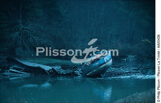 Cimetière du Bono dans la rivière d'Auray - © Philip Plisson / Plisson La Trinité / AA00436 - Nos reportages photos - Bono [Le]