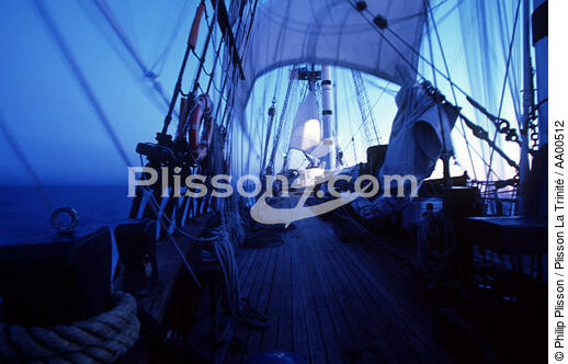 La nuit, sur le pont du HMS Rose. - © Philip Plisson / Plisson La Trinité / AA00512 - Nos reportages photos - Monocoque