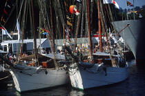 L'Etoile et la Belle Poule pendant l'Armada de Rouen. © Philip Plisson / Plisson La Trinité / AA00527 - Nos reportages photos - Port