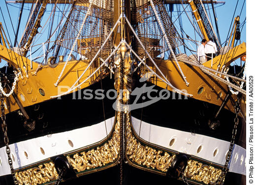 Amerigo Vespucci, Trois mâts de la flotte italienne, pendant l'Armada de Rouen. - © Philip Plisson / Plisson La Trinité / AA00529 - Nos reportages photos - Trois-mâts carré