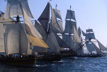 Fleet of Tall Ships during Brest 96. © Philip Plisson / Plisson La Trinité / AA00688 - Photo Galleries - Weather