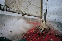 A bord d'un prao lestra sport... © Philip Plisson / Plisson La Trinité / AA00717 - Nos reportages photos - Elément d'un bateau