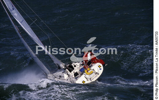 Sur les vagues pendant le Spi Ouest France 1994. - © Philip Plisson / Plisson La Trinité / AA00733 - Nos reportages photos - Près
