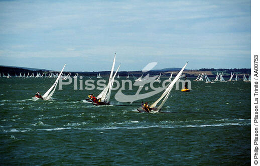 Régate dans le Morbihan. - © Philip Plisson / Plisson La Trinité / AA00753 - Photo Galleries - Close to the wind