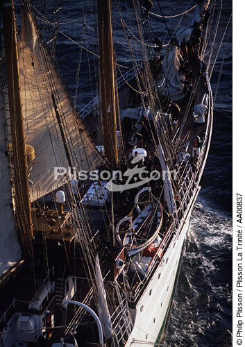 Equipage sur le pont de l'Esmeralda. - © Philip Plisson / Plisson La Trinité / AA00837 - Nos reportages photos - Elément d'un bateau