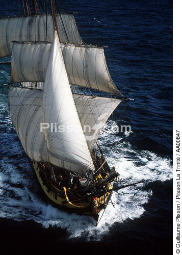 HMS Rose en pleine mer. - © Guillaume Plisson / Plisson La Trinité / AA00847 - Nos reportages photos - Trois-mâts barque frégate