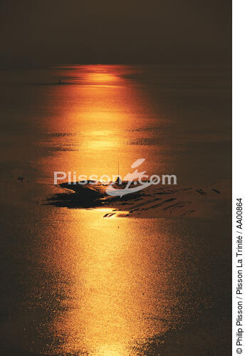 Couché de soleil sur la baie de Saint-Brieuc. - © Philip Plisson / Plisson La Trinité / AA00864 - Nos reportages photos - Géomorphie