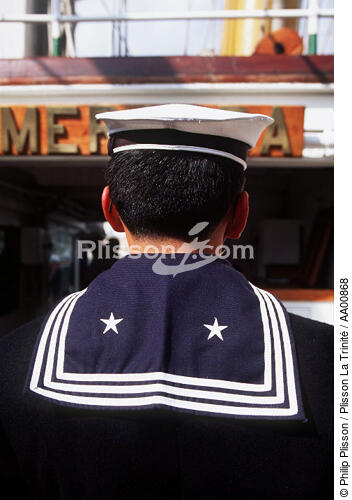 Officier de dos en costume. - © Philip Plisson / Plisson La Trinité / AA00868 - Photo Galleries - Sailor