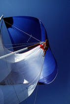Equipier dans les airs © Philip Plisson / Plisson La Trinité / AA00888 - Photo Galleries - People