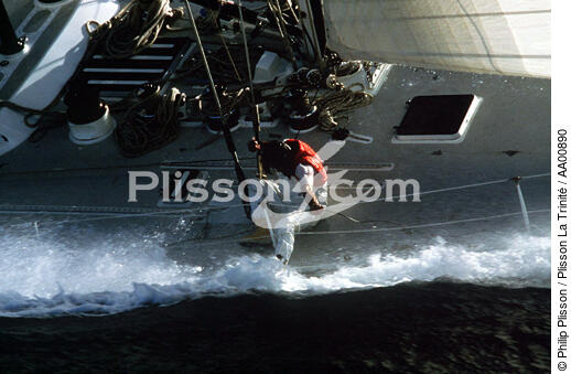 Skipper seul face aux éléments - © Philip Plisson / Plisson La Trinité / AA00890 - Nos reportages photos - Maxi
