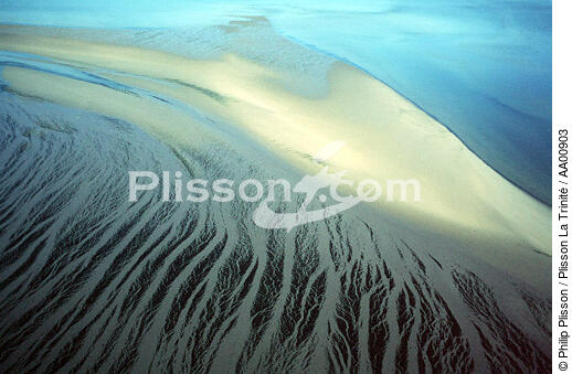 Plage, marée basse... - © Philip Plisson / Plisson La Trinité / AA00903 - Nos reportages photos - Marée basse