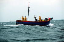 Pêche côtière. © Philip Plisson / Plisson La Trinité / AA01017 - Nos reportages photos - Marin-pêcheur