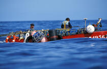 Petite pêche. © Philip Plisson / Plisson La Trinité / AA01025 - Nos reportages photos - Pêcheurs du monde