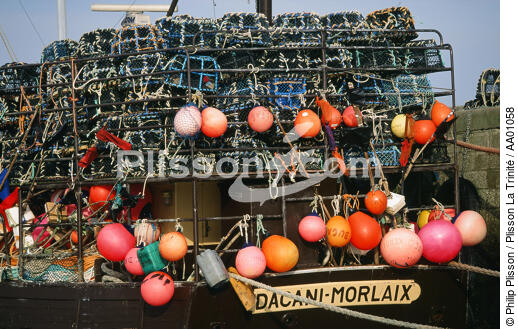 Matériel de pêche sur un bateau. - © Philip Plisson / Plisson La Trinité / AA01058 - Photo Galleries - Lobster pot