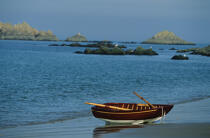 Barque sur la plage. © Philip Plisson / Plisson La Trinité / AA01067 - Nos reportages photos - Environnement