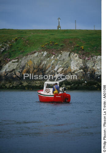 Petite pêche à Ouessant. - © Philip Plisson / Plisson La Trinité / AA01098 - Photo Galleries - Maritime activity