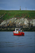 Petite pêche à Ouessant. © Philip Plisson / Plisson La Trinité / AA01098 - Nos reportages photos - Finistère