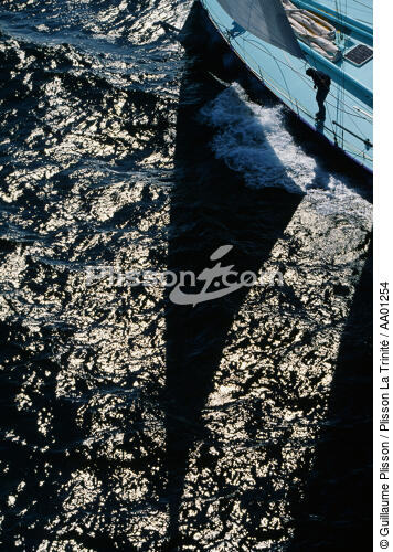 Ombre des voiles de Groupe LG. - © Guillaume Plisson / Plisson La Trinité / AA01254 - Photo Galleries - Sailing Race