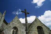 Eglise du Yaudet. © Philip Plisson / Plisson La Trinité / AA01273 - Nos reportages photos - Ciel bleu