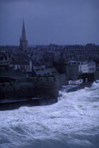 Tempête sur Saint Malo. © Philip Plisson / Plisson La Trinité / AA01304 - Nos reportages photos - Gros temps