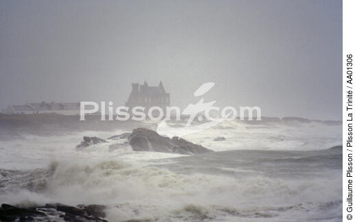 Tempête sur le château Turpault. - © Guillaume Plisson / Plisson La Trinité / AA01306 - Nos reportages photos - Ville [56]