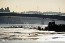 Pont à Nantes. © Philip Plisson / Plisson La Trinité / AA01364 - Nos reportages photos - Lumière
