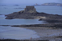 Fort le Petit Bé à Saint-Malo. © Philip Plisson / Plisson La Trinité / AA01366 - Photo Galleries - Low tide