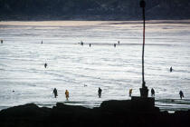Pêcheurs à pied à Saint-Malo. © Guillaume Plisson / Plisson La Trinité / AA01370 - Photo Galleries - Low tide
