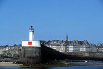 Le Môle des Noires à Saint-Malo. © Philip Plisson / Plisson La Trinité / AA01377 - Photo Galleries - Harbour light