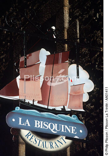 Enseigne de la Bisquine à Saint-Malo. - © Philip Plisson / Plisson La Trinité / AA01411 - Nos reportages photos - Ville [35]